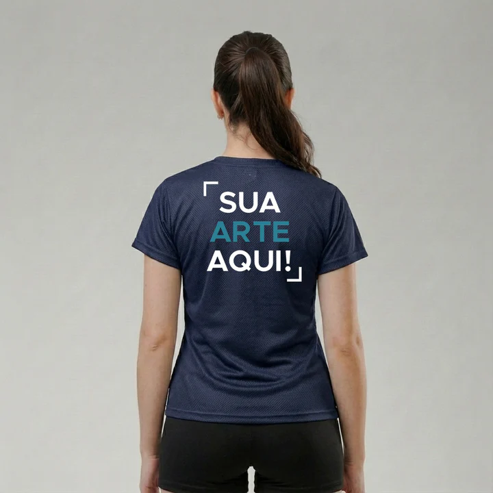Camiseta azul marinho — costas com área SUA ARTE AQUI